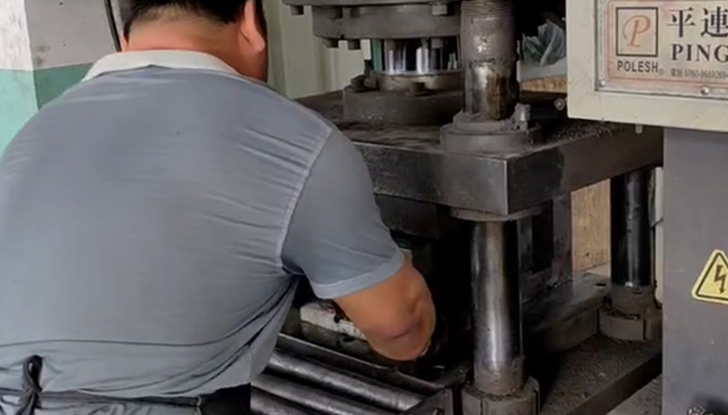 Fábrica de moldes (13).mp4